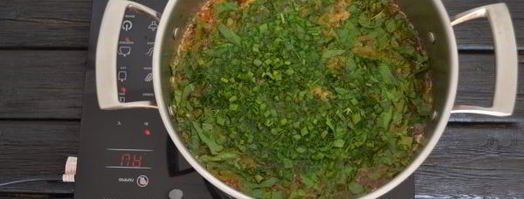 зеленый борщ со щавелем и яйцом. Шаг 15