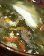 Зеленый борщ со щавелем на куриных сердечках