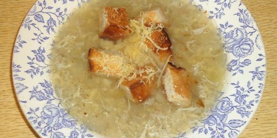 Чесночный суп с гренками по-чешски