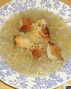 Чесночный суп с гренками по-чешски