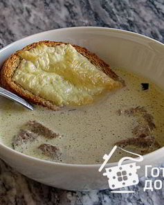 Чесночный суп с сырными гренками