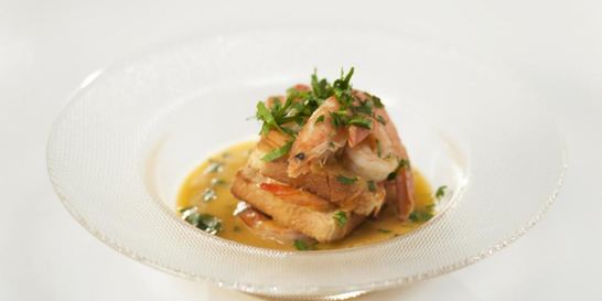 Дуэт из креветок в соусе буйабес