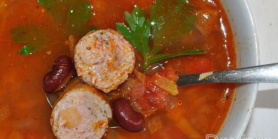 Фасолевый суп с купатами