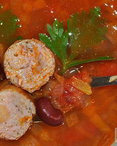 Фасолевый суп с купатами