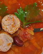 Фасолевый суп с купатами