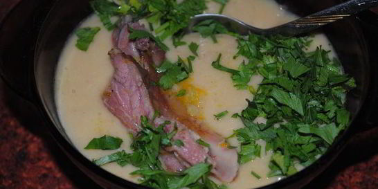 Гороховый суп с копчеными ребрышками