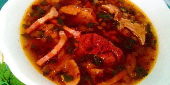 Гречневый суп с белыми грибами и беконом