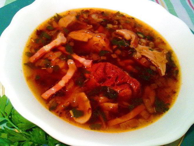 Рецепт гречневого супа с белыми грибами и беконом