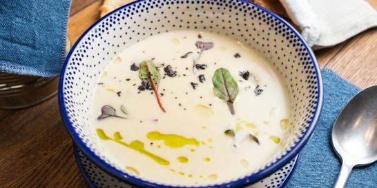 Крем-суп из цветной капусты с треской и трюфельным маслом