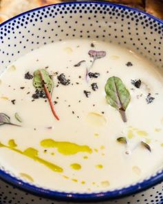 Крем-суп из цветной капусты с треской и трюфельным маслом