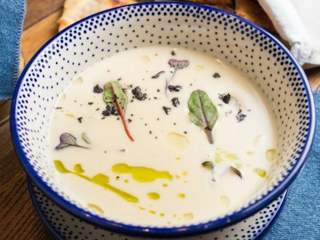 Рецепт крема-супа из цветной капусты с треской и трюфельным маслом