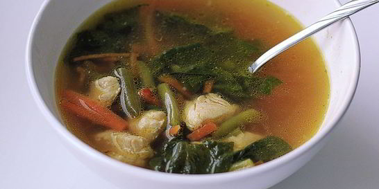 Куриный суп со стручковой фасолью и шпинатом