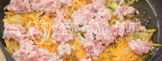 мексиканский суп с фаршем, перчиками холопенью и мякотью помидоров. Шаг 3