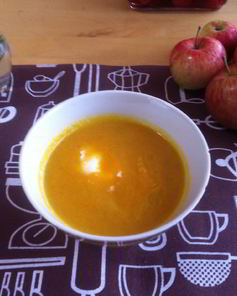 Острый яблочно-морковный суп