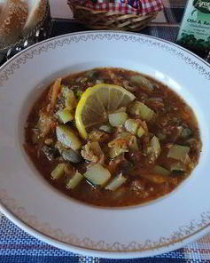 Освежающий чечевичный суп с кабачками