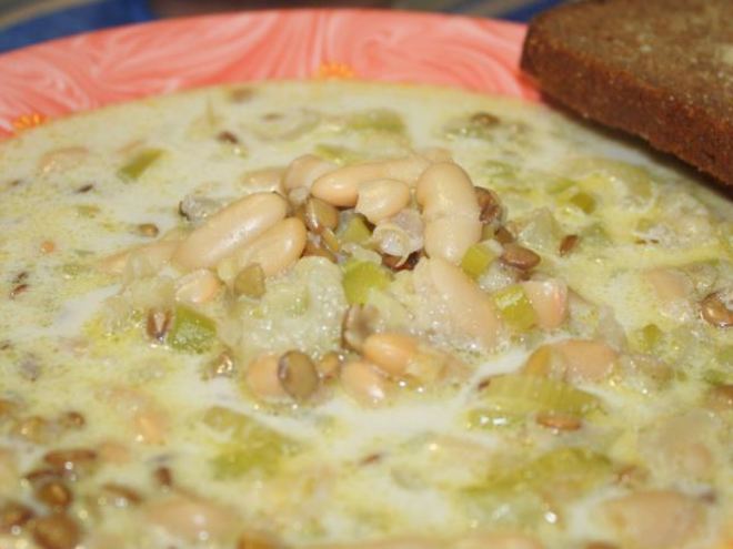 Рецепт пикантного супа с фасолью и чечевицей