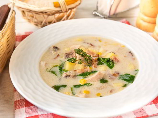 Рецепт сливочного супа с курицей, беконом и кукурузой