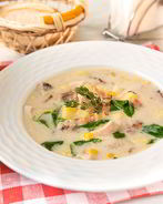 Сливочный суп с курицей, беконом и кукурузой