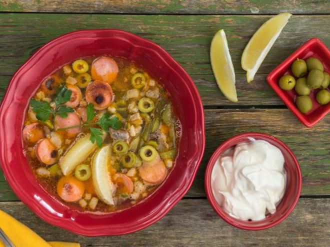 Рецепт сборной солянки с грудинкой, курицей и сосисками