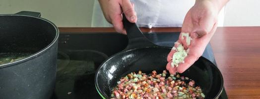 сборная солянка с грудинкой, курицей и сосисками. Шаг 3