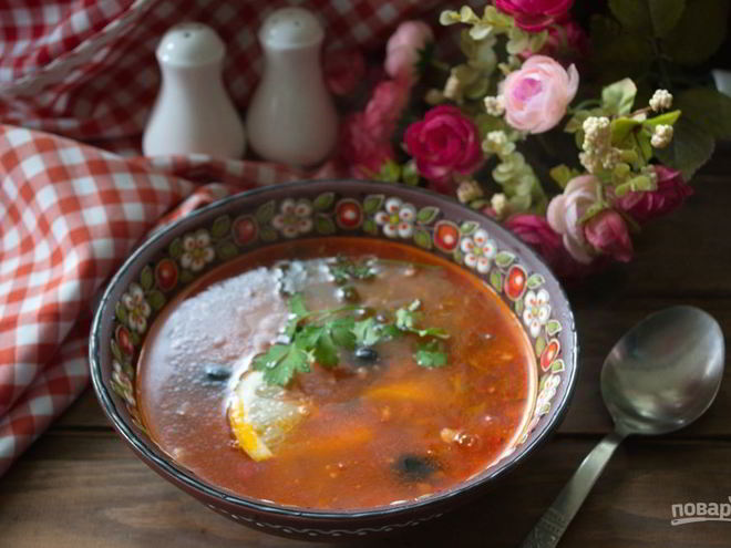 Рецепт солянки с колбасой