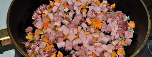 солянка с тушенкой. Шаг 2