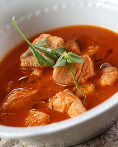 Суп из чавычи с томатами и ароматной зеленью