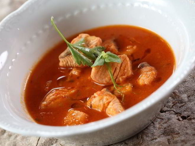 Рецепт супа из чавычи с томатами и ароматной зеленью