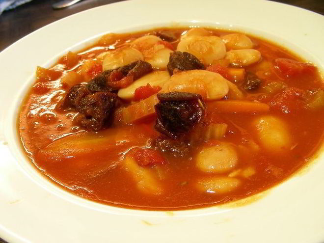 Рецепт супа из фасоли с черносливом и розмарином