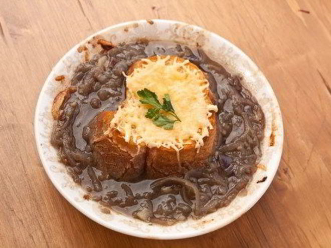 Рецепт супа из карамелизованного порея с вермутом