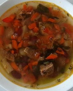 Суп из консервированной красной фасоли в томатном соусе