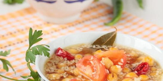 Суп из нута, кокоса и томатов