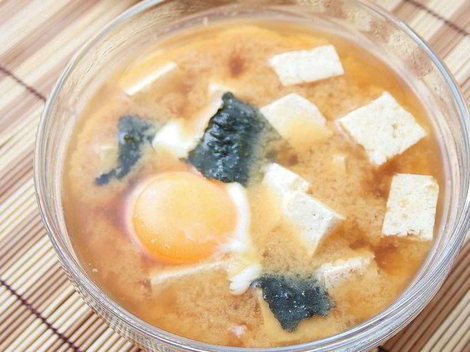 Рецепт супа мисо с креветками, тофу и целым яйцом