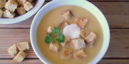 Гороховый суп-пюре с гренками