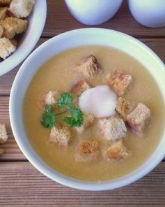 Гороховый суп-пюре с гренками