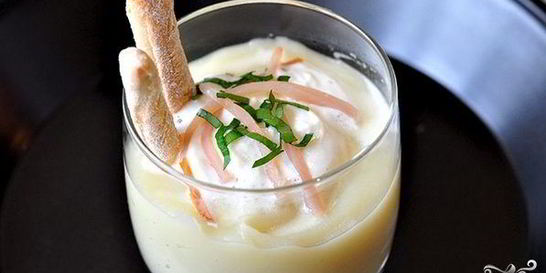 Гороховый суп-пюре с копченостями