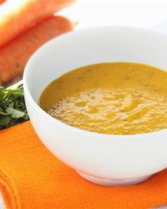 Морковный суп-пюре со специями и красной чечевицей