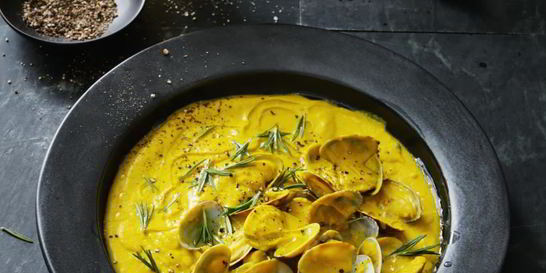 Суп пюре из нута с ракушками