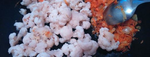 суп-пюре из цветной капусты с чесночно-сырными гренками. Шаг 2