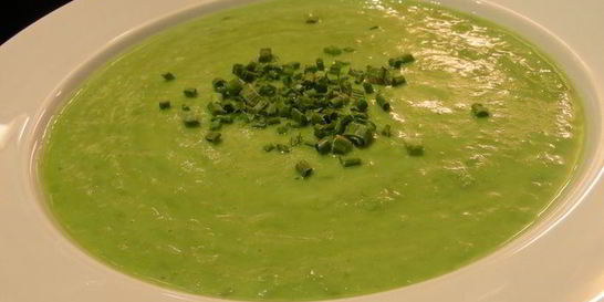 Суп-пюре из зеленого горошка с чесноком и тмином