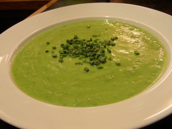 Рецепт супа-пюре из зеленого горошка с чесноком и тмином