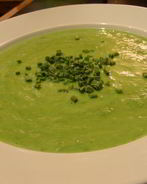 Суп-пюре из зеленого горошка с чесноком и тмином