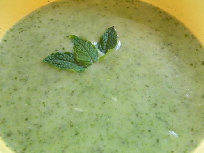 Рецепт супа-пюре леонтин с зеленым горошком, луком-пореем и шпинатом