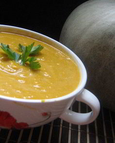 Суп-пюре тыквенный с гренками и сыром