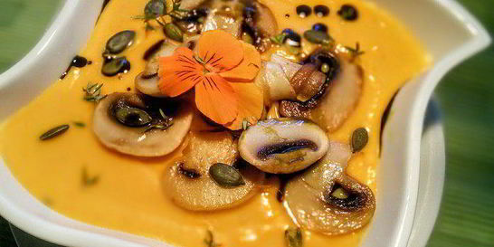 Тыквенный суп-пюре с бататом и шампиньонами