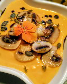 Тыквенный суп-пюре с бататом и шампиньонами