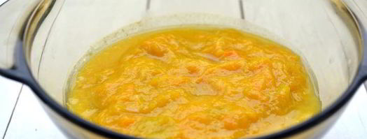 тыквенный суп-пюре с карамелизованной свеклой и золотистым луком. Шаг 3