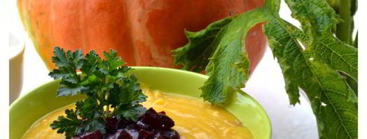 тыквенный суп-пюре с карамелизованной свеклой и золотистым луком. Шаг 9