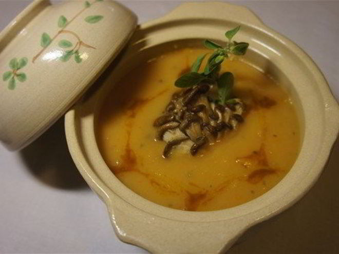 Рецепт тыквенного супа-пюре с вешенками и майораном