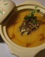 Тыквенный суп-пюре с вешенками и майораном